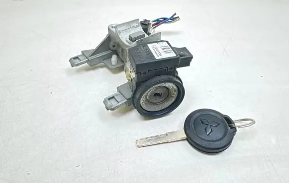 Mitsubishi Colt Ignition lock MR587813 5WK45107