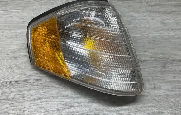Mercedes-Benz SL R129 Front indicator light 1315106913 1298260843