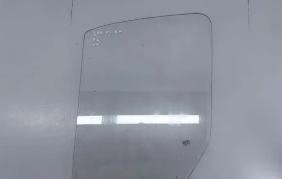 Mercedes-Benz Sprinter W906 Front door window glass four-door 7810003