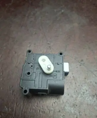 Toyota Corolla Verso E121 Air flap motor/actuator 1138002051