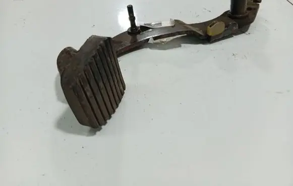 Peugeot 206 Clutch pedal 