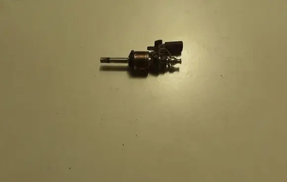 Skoda Kamiq Fuel injector 0261500443