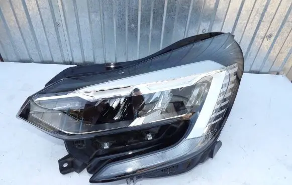 Renault Captur II Headlight/headlamp 260608054R 1EX2472 01393001