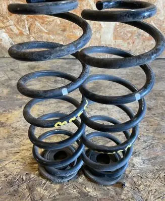 Volkswagen Golf VI Rear coil spring