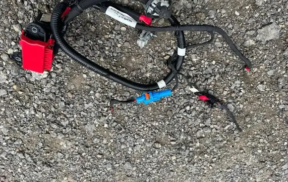 Renault Captur II Positive cable (battery) 240105121R