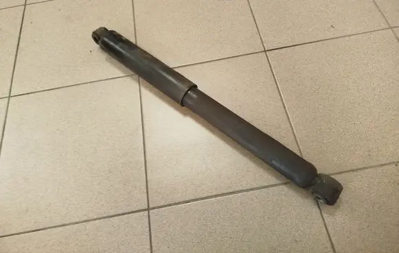 Nissan Navara D23 Rear shock absorber/damper 