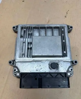 Mazda 3 I Engine control unit/module E6T52291H1