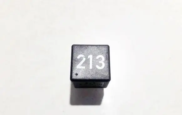 Volkswagen PASSAT B5 Other relay 899511000