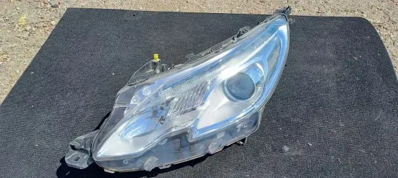 Peugeot 2008 I Headlight/headlamp 9815405780