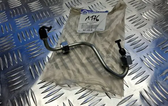 Jeep Grand Cherokee Fuel injector supply line/pipe 68224789AA