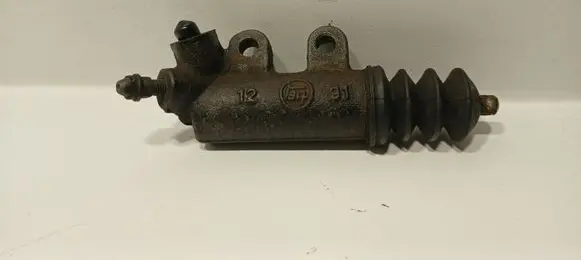 Toyota RAV 4 (XA30) Clutch slave cylinder 