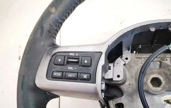 Steering wheel buttons/switches
