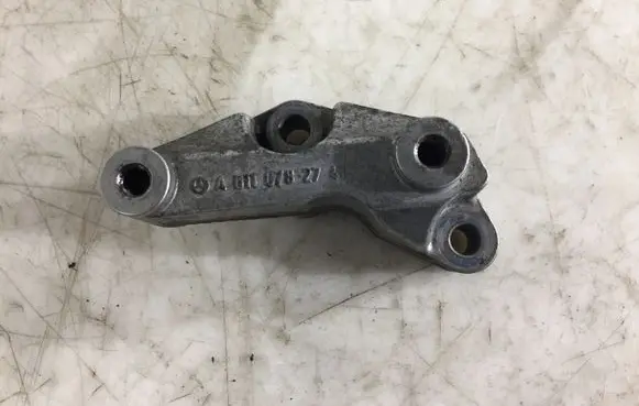 Mercedes-Benz C W203 Engine mounting bracket A6110782741