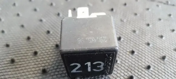 Volkswagen PASSAT B5 Other relay 443951253J 899511000