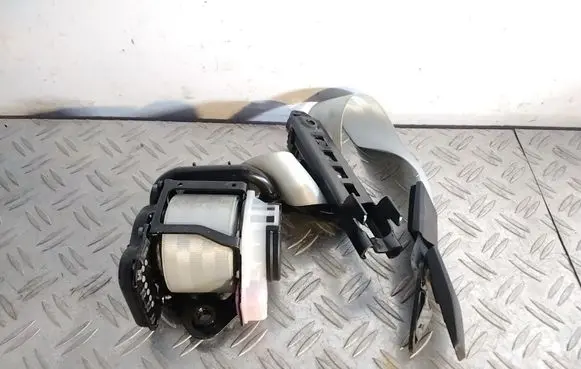 Rear seatbelt