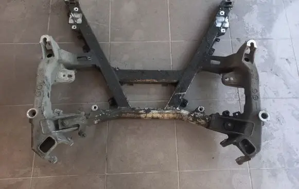 BMW 5 E39 Front subframe 4212271258 1092868 1092867