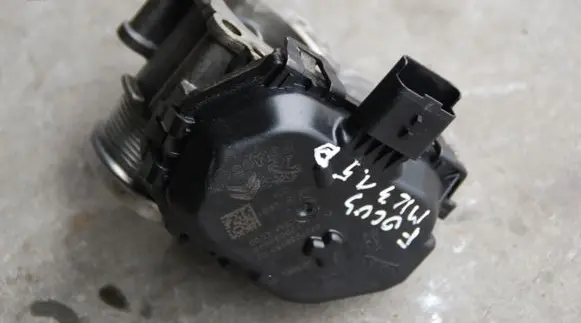 Ford Focus Throttle valve 9807238580