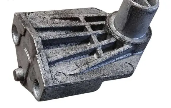 Volkswagen Touareg II Radiator mount bracket 7P0121079
