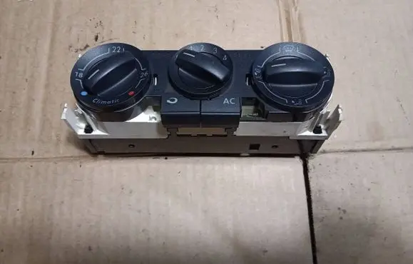 Volkswagen Polo IV 9N3 Climate control unit 6Q0820045G