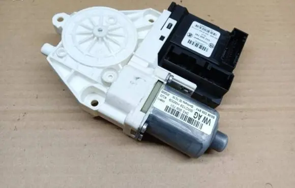 Volkswagen Caddy Front door window regulator motor 2K5959701 S038225011 SW2139