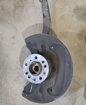 Front wheel hub
