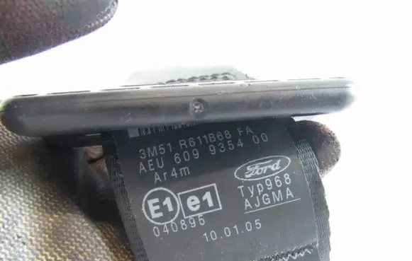 Ford C-MAX I Rear seatbelt 3M51