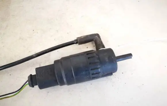 Volkswagen PASSAT B5 Windscreen/windshield washer pump 1k5955651