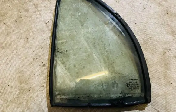 Toyota Carina T190 Rear vent window glass 