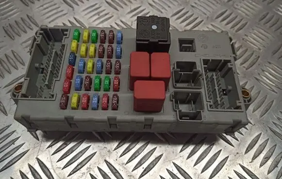 Alfa Romeo 159 Fuse box cover 50513353