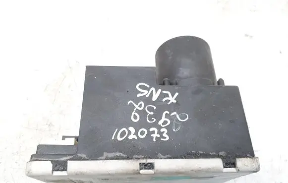 Audi A4 S4 B5 8D Central locking vacuum pump 8L0862257G 06131197