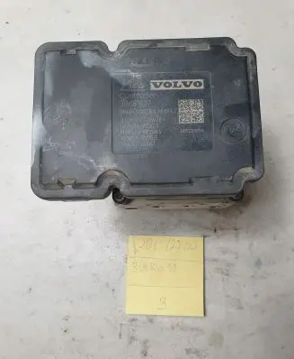 Volvo V70 ABS Pump 30681619