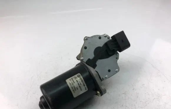 Skoda Octavia Mk1 (1U) Wiper motor 1J1955119B