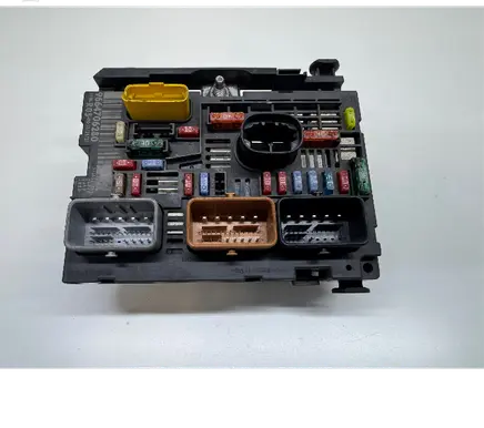 Peugeot 308 Fuse module 9664706280
