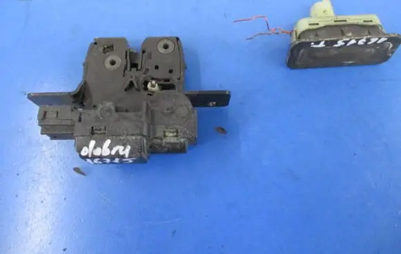 Renault Clio III Tailgate/trunk/boot lock/catch/latch