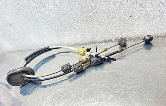 Opel Insignia A Gear shift cable linkage 55576239