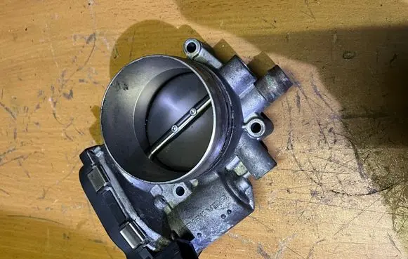 BMW 3 E92 E93 Throttle valve 7556119 1347556119