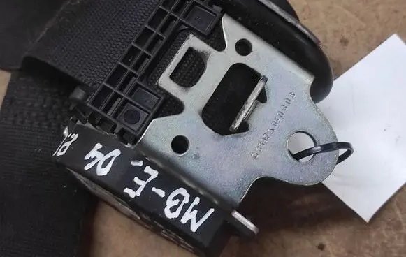 Mercedes-Benz E W211 Front seatbelt 605369000
