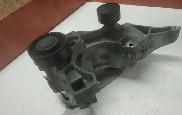 BMW 5 F10 F11 Generator/alternator bracket 13992010 1116780263902