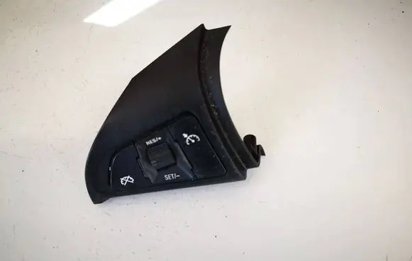 Chevrolet Cruze Steering wheel buttons/switches 13352975