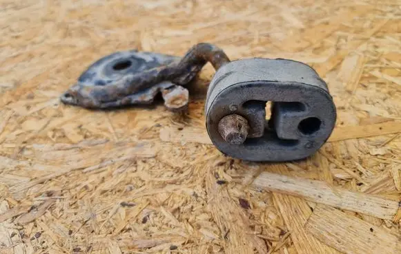 Muffler mount bracket/holder