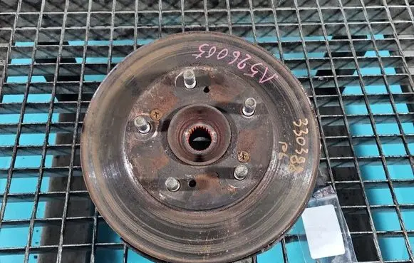 Front wheel hub spindle knuckle