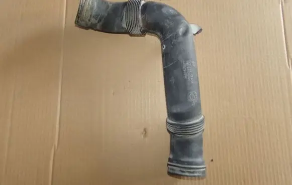 Volkswagen Jetta VI Air intake hose/pipe 1K0129618AJ