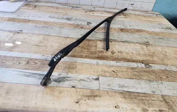 Audi A4 S4 B7 8E 8H Front wiper blade arm 8E1955408C