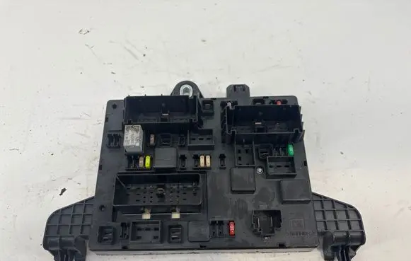 Opel Insignia A Fuse module 365927271 13368651 1102100000