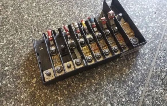 Volkswagen Transporter - Caravelle T5 Fuse module 7H6970187FK