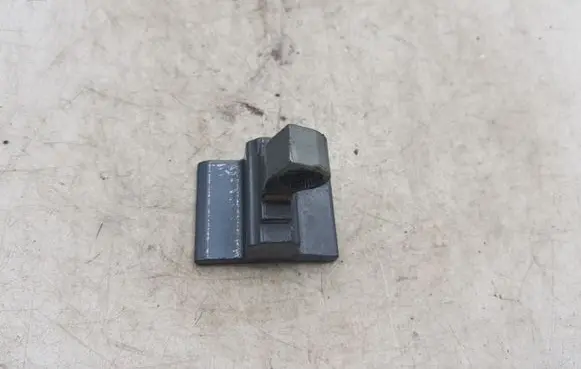 BMW 5 E60 E61 Rear door lower hinge 7068088
