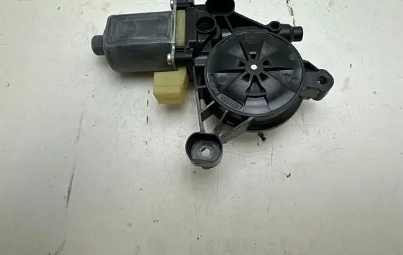 Audi A3 S3 8V Front door window regulator motor 5Q0959801B
