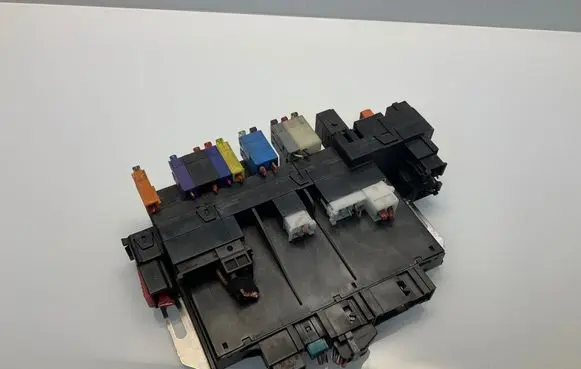 Mercedes-Benz S W220 Fuse module A0315451732 05045124 04512403012001