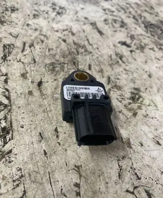 Mitsubishi Outlander Airbag deployment crash/impact sensor 8651a001