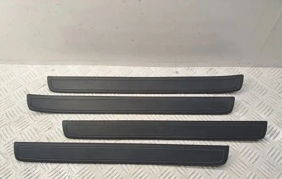 Toyota Verso Front sill trim cover 679110F010B0